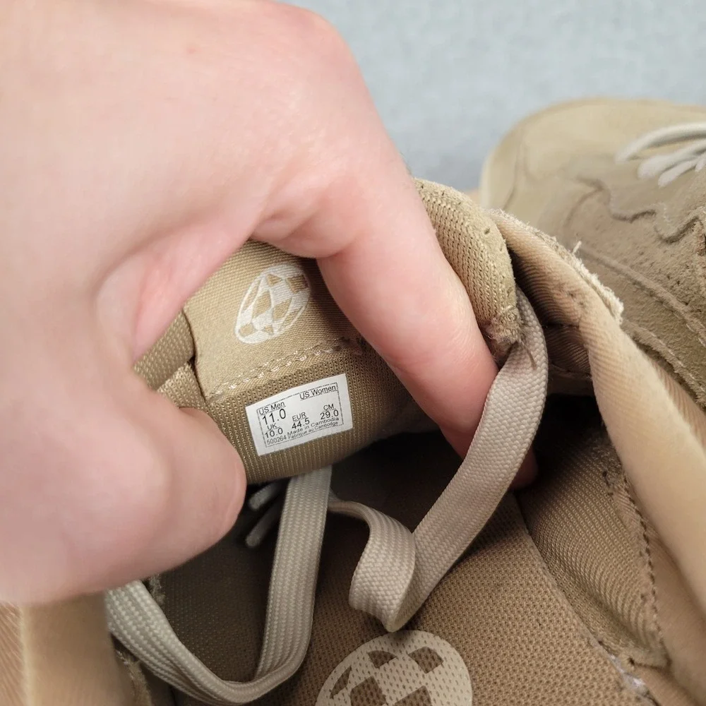 Vans UltraRange VR3 Mens Size 11 Tan Suede Perforated Low Top Sneakers